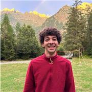 Mi sono diplomato in un liceo scientifico e frequento al primo anno la facoltà di Biologia